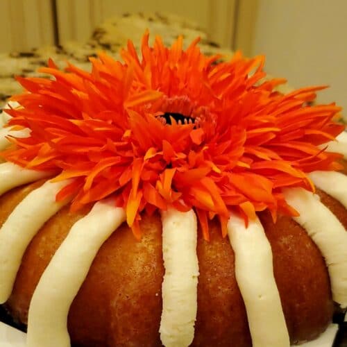 bundt cake decorated