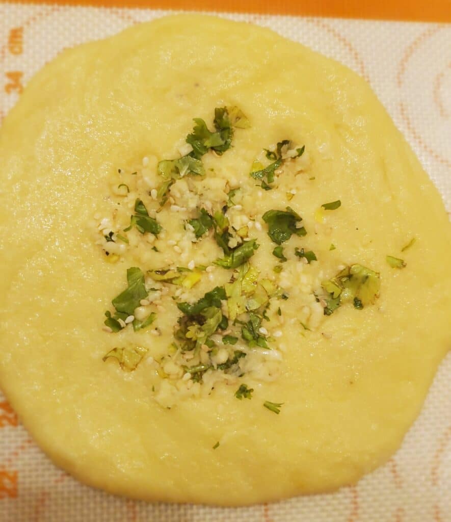 garlic mix into fathead dough