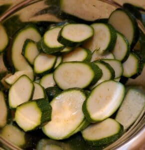 zucchini slices with salt